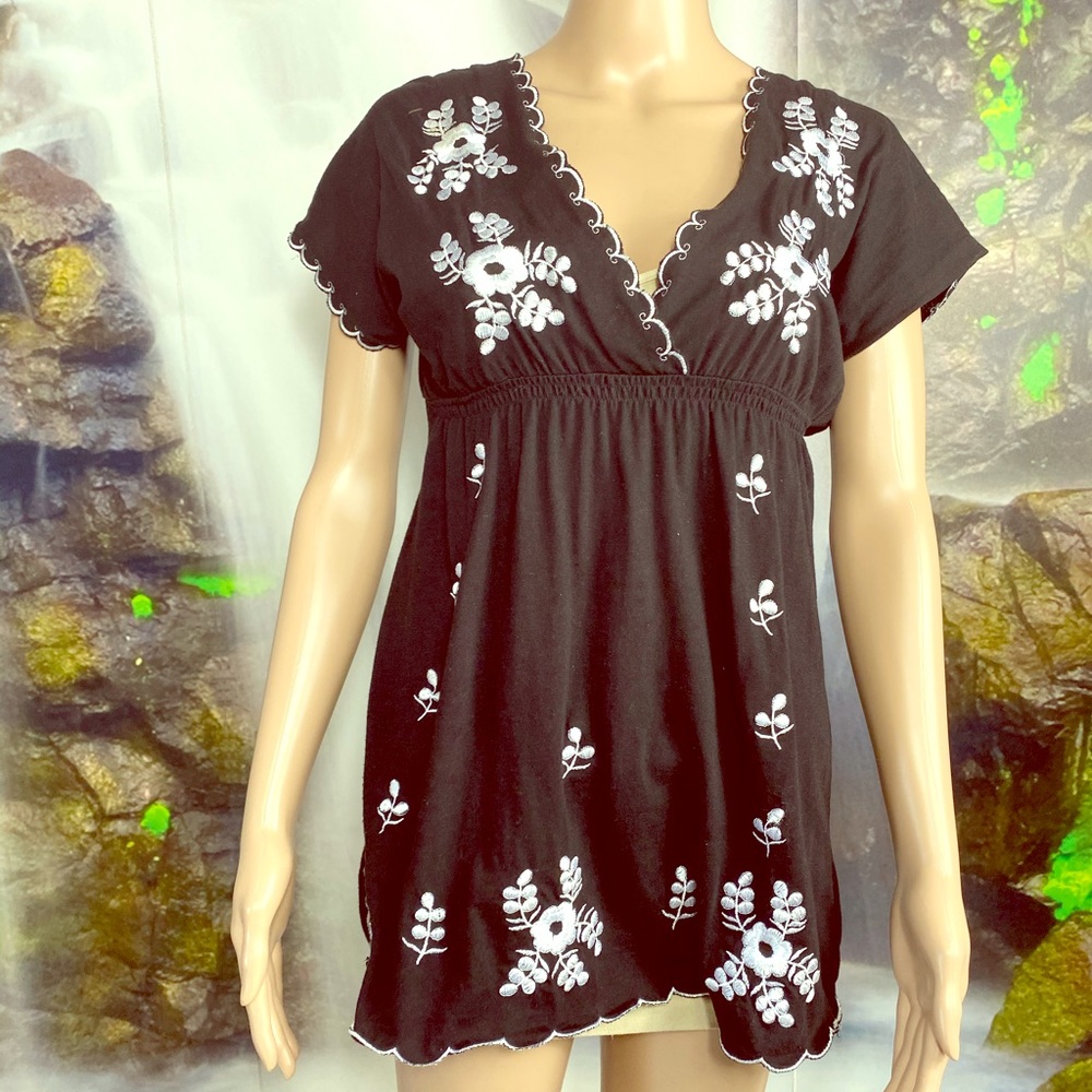 🖤BCBG Maxazria pretty Blouse 🖤